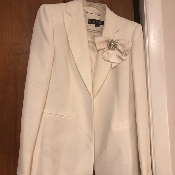 Kasper Jackets & Blazers - Never-worn dressy evening white Kasper jacket &top